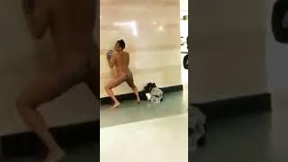 Woman go naked at Amsterdam airport
