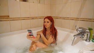 Selfie maniac naked in bathtube