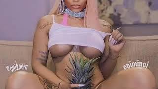 Top 8 half - naked pictures of Nicki Minaj