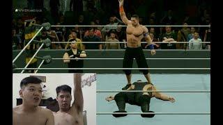 脱衣打 WWE 摔跤游戏 (2 topless guys think they're wrestlers)