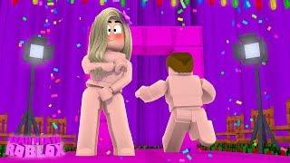 ROBLOX Little Leah Plays - I'M NAKED ON THE CATWALK - FASHION FAMOUS!!